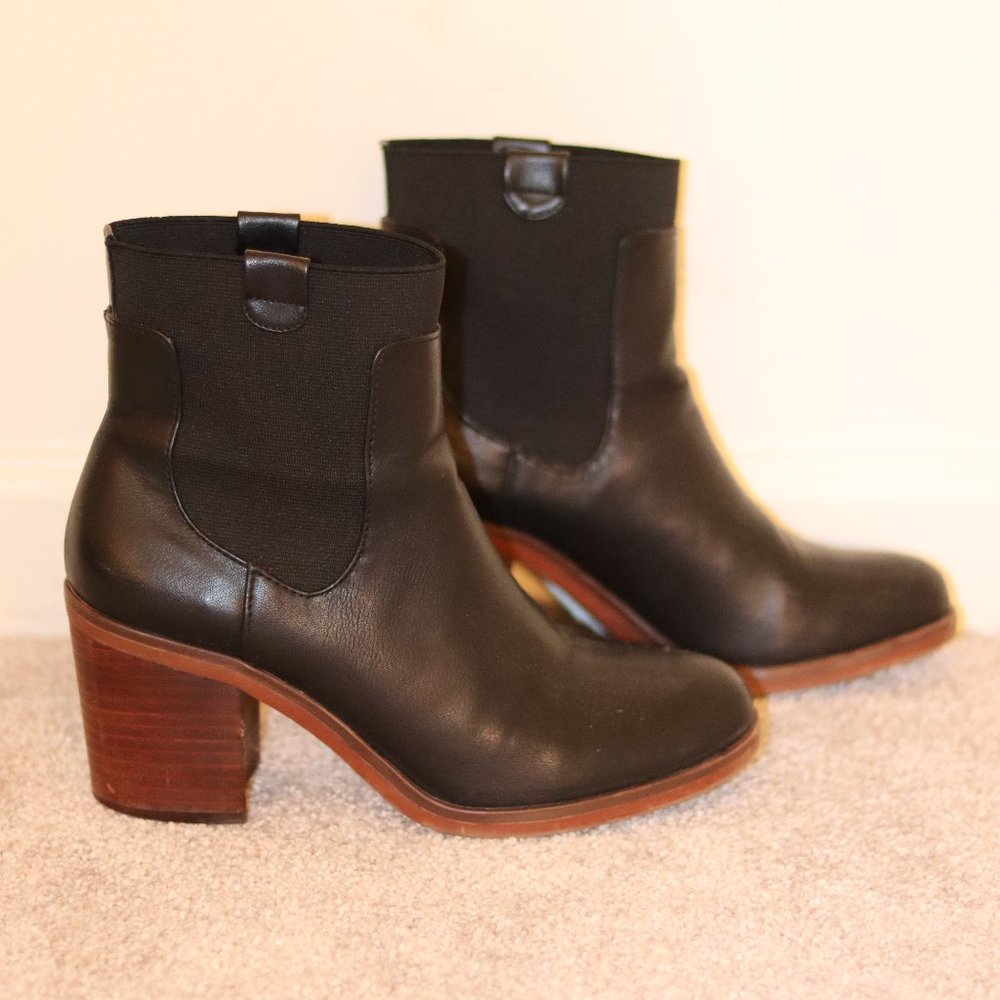 Black Kensie Chelsea Boots